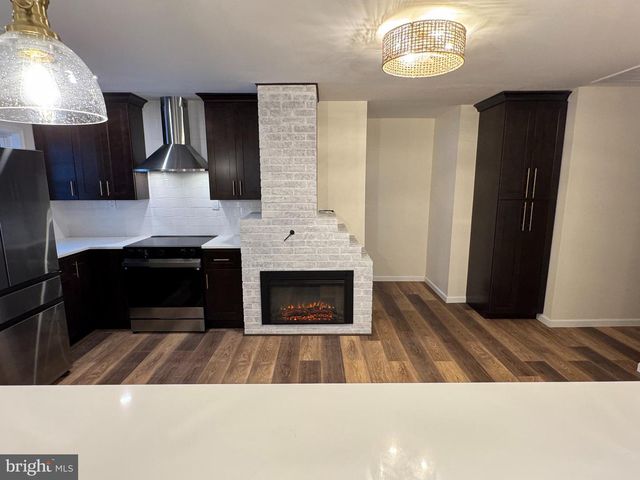 25 OVAL TURN LN, Levittown, PA 19055