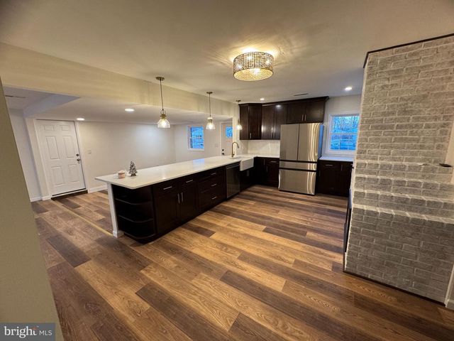 25 OVAL TURN LN, Levittown, PA 19055