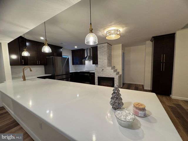 25 OVAL TURN LN, Levittown, PA 19055