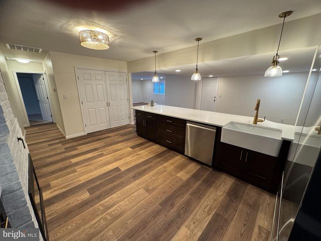 25 OVAL TURN LN, Levittown, PA 19055