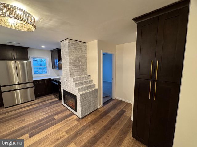 25 OVAL TURN LN, Levittown, PA 19055