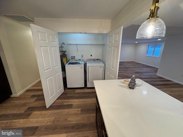 25 OVAL TURN LN, Levittown, PA 19055