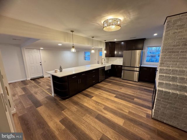 25 OVAL TURN LN, Levittown, PA 19055