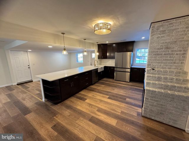 25 OVAL TURN LN, Levittown, PA 19055