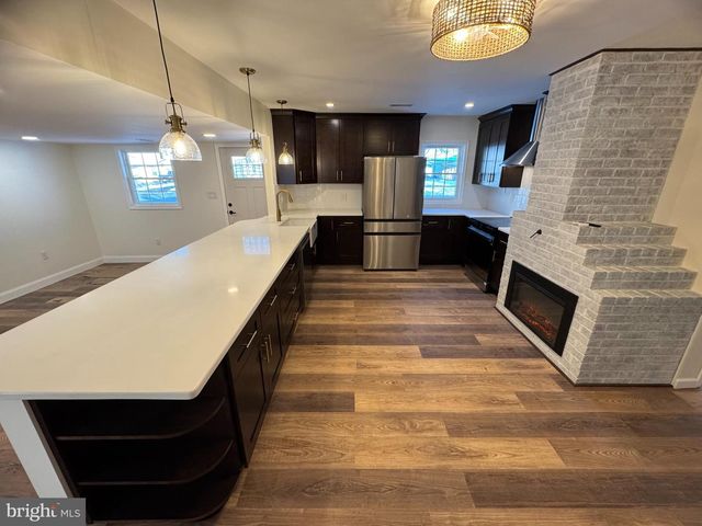 25 OVAL TURN LN, Levittown, PA 19055