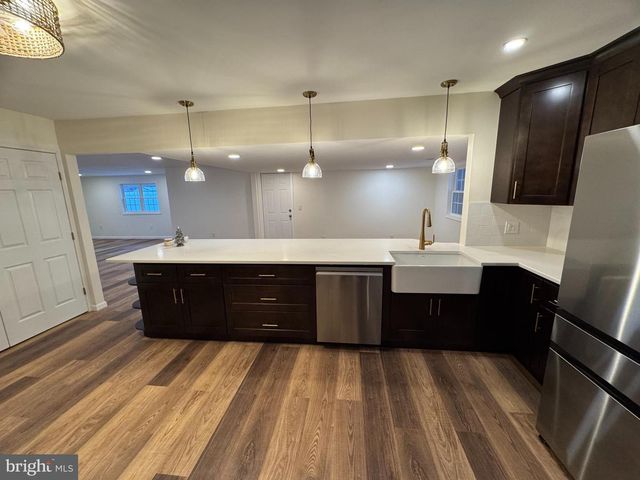 25 OVAL TURN LN, Levittown, PA 19055