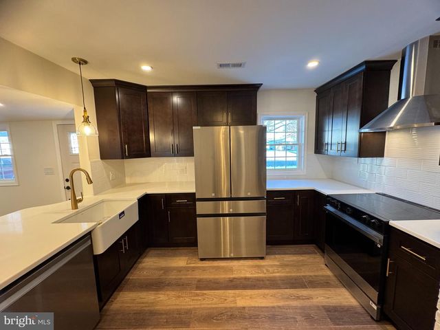 25 OVAL TURN LN, Levittown, PA 19055