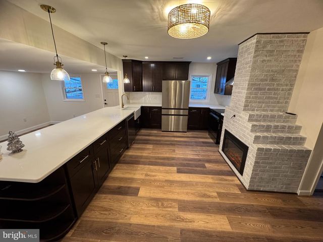 25 OVAL TURN LN, Levittown, PA 19055