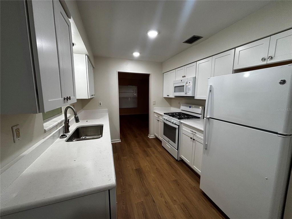 496 LAKE ROAD, Ocala, FL 34472