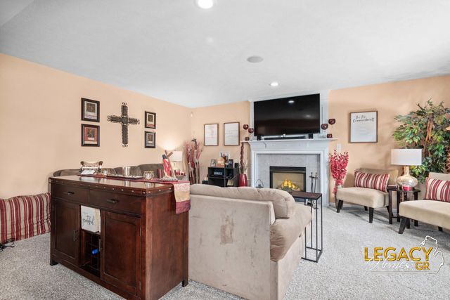 1850 Hollow Creek Drive SE, Caledonia, MI 49316