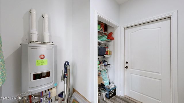 389 Fernwood Dr, Mt Washington, KY 40047