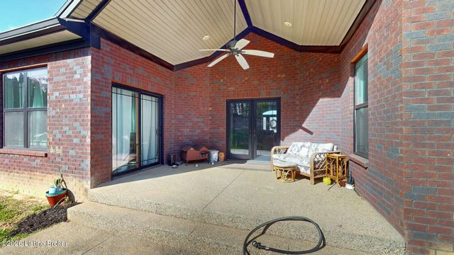 389 Fernwood Dr, Mt Washington, KY 40047