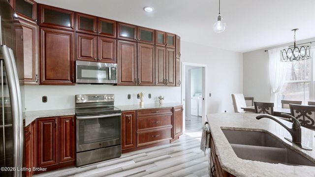 389 Fernwood Dr, Mt Washington, KY 40047