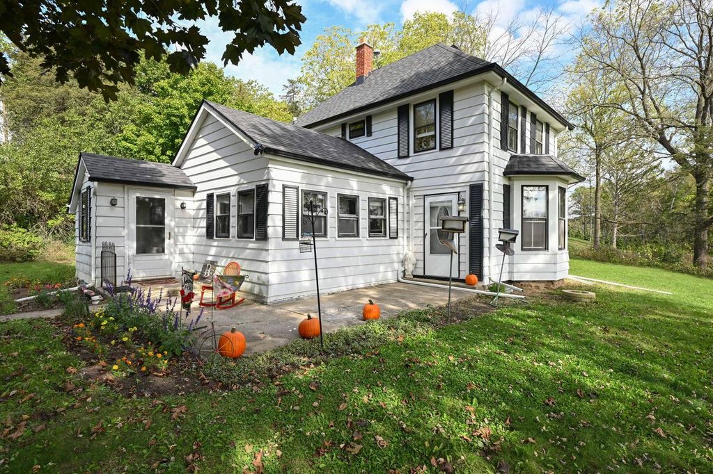 S96W22870 River Oaks DRIVE, Big Bend, WI 53103