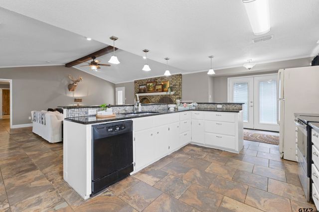 38 Quail Valley Rd, Mt Vernon, TX 75457