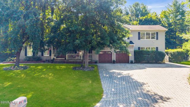 4 Crestview Court, Farmingdale, NJ 07727