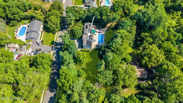 4 Crestview Court, Farmingdale, NJ 07727