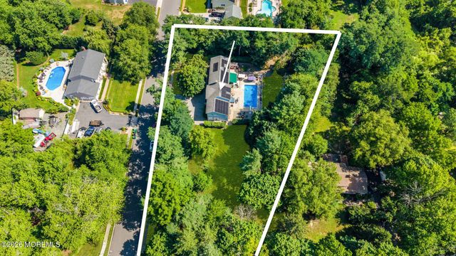 4 Crestview Court, Farmingdale, NJ 07727