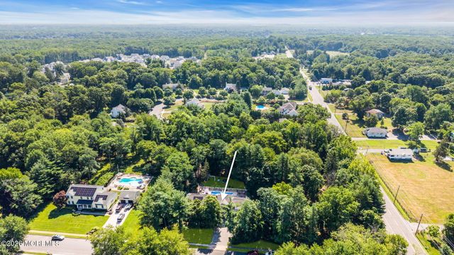 4 Crestview Court, Farmingdale, NJ 07727