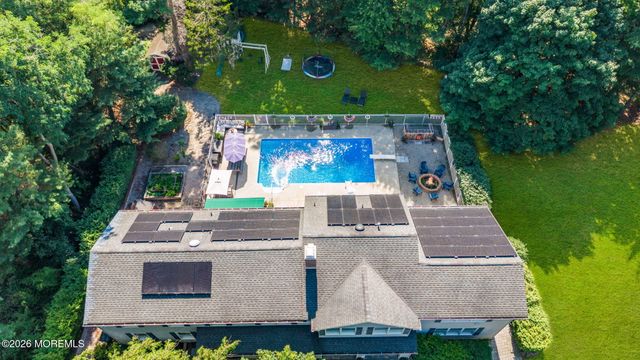 4 Crestview Court, Farmingdale, NJ 07727