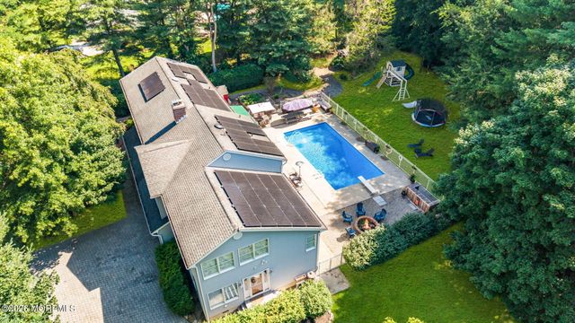 4 Crestview Court, Farmingdale, NJ 07727