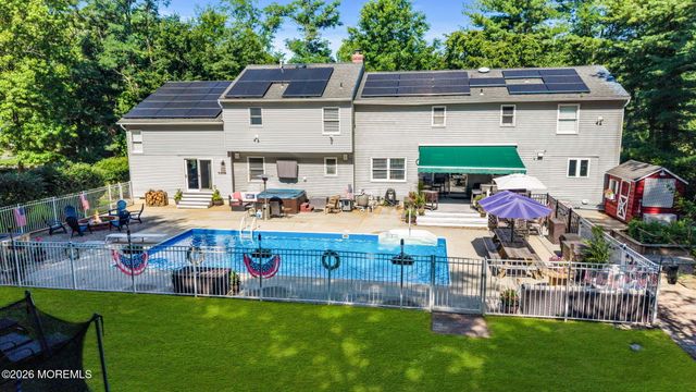 4 Crestview Court, Farmingdale, NJ 07727