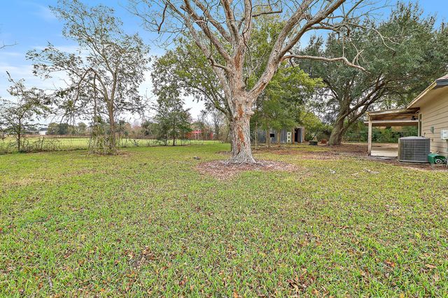 3227 Fm 2936, Anahuac, TX 77514