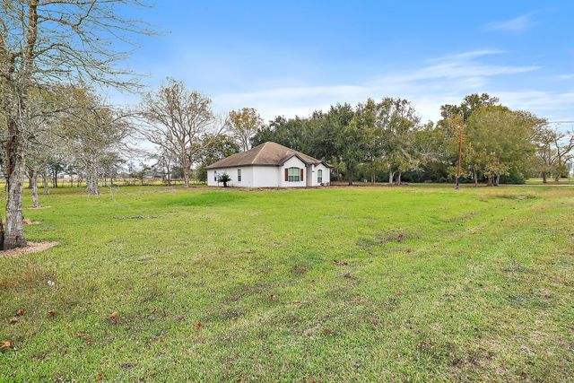 3227 Fm 2936, Anahuac, TX 77514