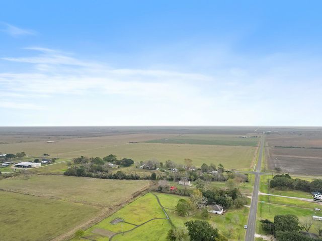 3227 Fm 2936, Anahuac, TX 77514