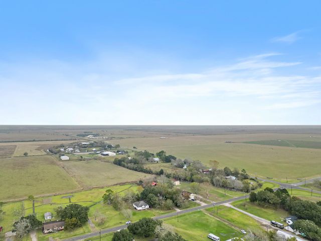 3227 Fm 2936, Anahuac, TX 77514