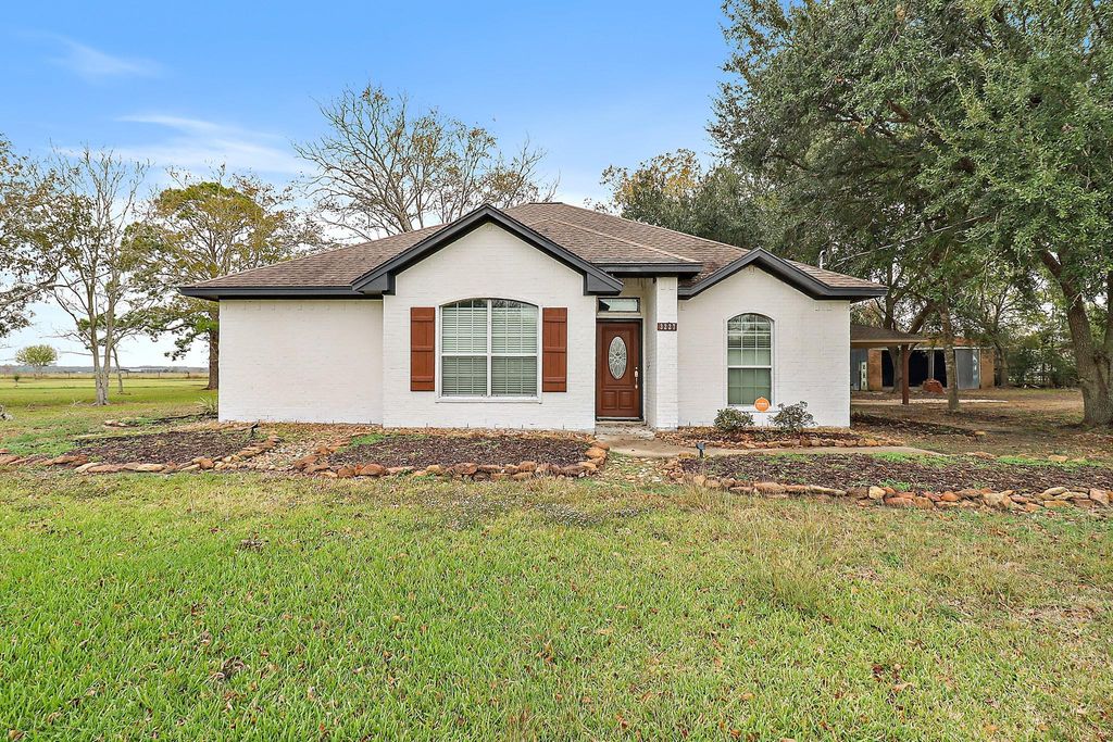 3227 Fm 2936, Anahuac, TX 77514