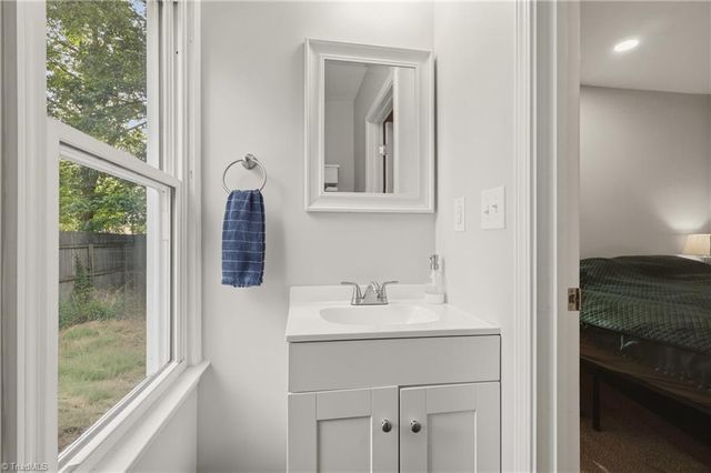 2605 Pinecroft Road, Greensboro, NC 27407
