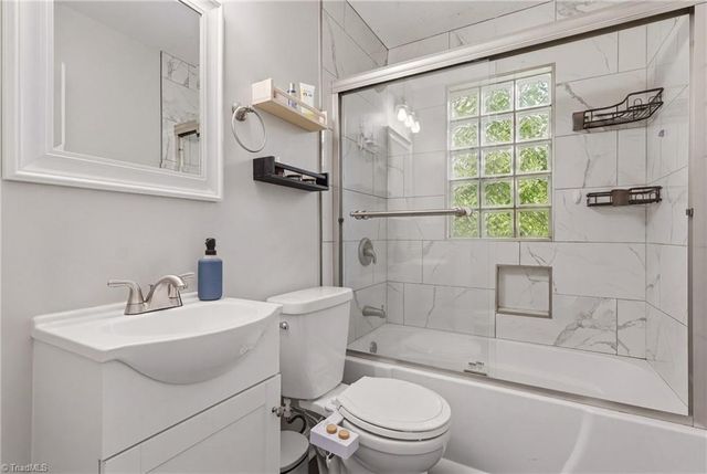 2605 Pinecroft Road, Greensboro, NC 27407