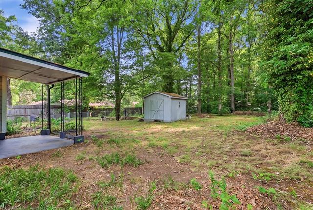2605 Pinecroft Road, Greensboro, NC 27407