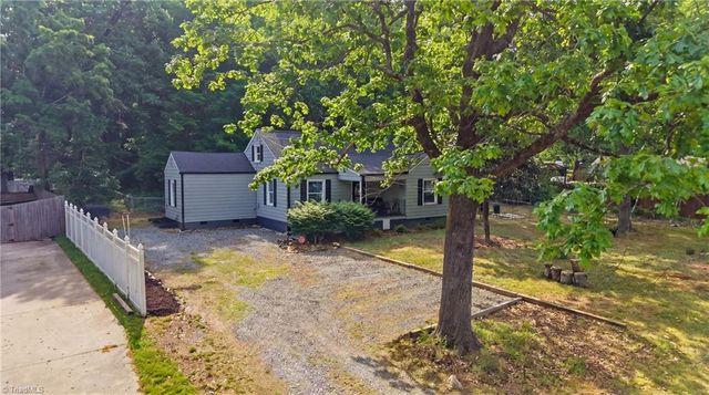 2605 Pinecroft Road, Greensboro, NC 27407