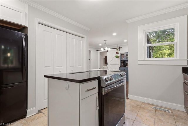 2605 Pinecroft Road, Greensboro, NC 27407