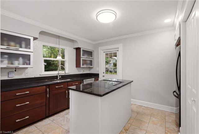 2605 Pinecroft Road, Greensboro, NC 27407