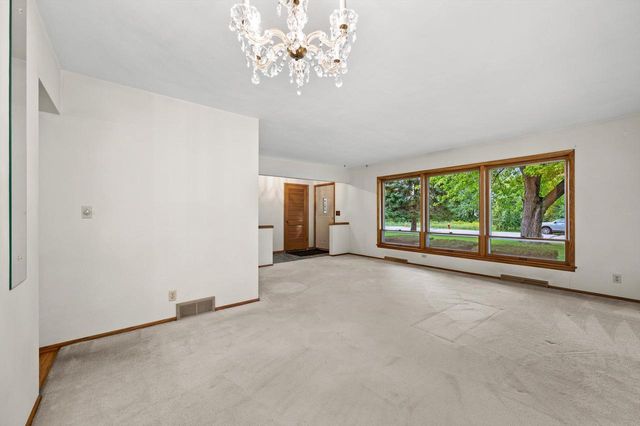 1501 E Fitzsimmons ROAD, Oak Creek, WI 53154