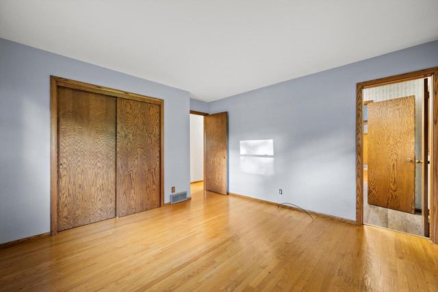 1501 E Fitzsimmons ROAD, Oak Creek, WI 53154