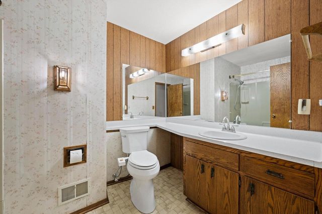 1501 E Fitzsimmons ROAD, Oak Creek, WI 53154