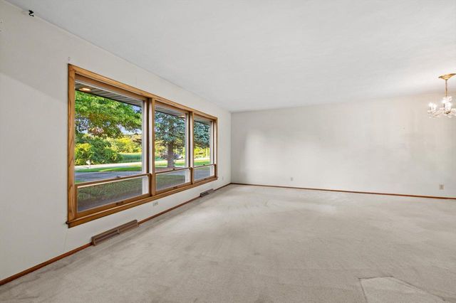 1501 E Fitzsimmons ROAD, Oak Creek, WI 53154