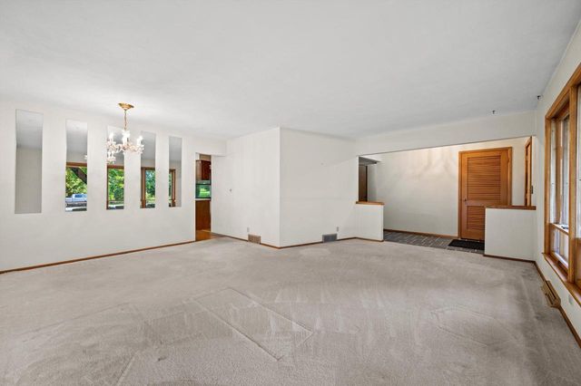 1501 E Fitzsimmons ROAD, Oak Creek, WI 53154