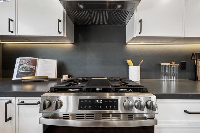 354 49th, Oakland, CA 94609