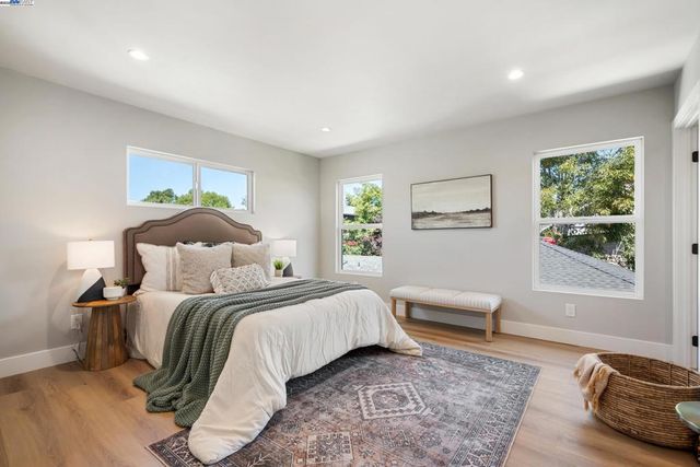 354 49th, Oakland, CA 94609