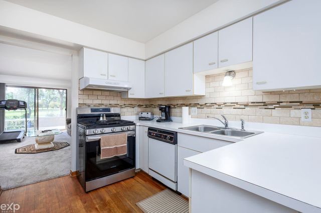 34457 Maple Lane Drive, Sterling Heights, MI 48312