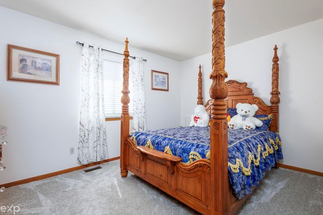 34457 Maple Lane Drive, Sterling Heights, MI 48312