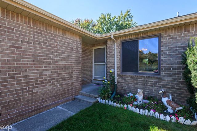 34457 Maple Lane Drive, Sterling Heights, MI 48312