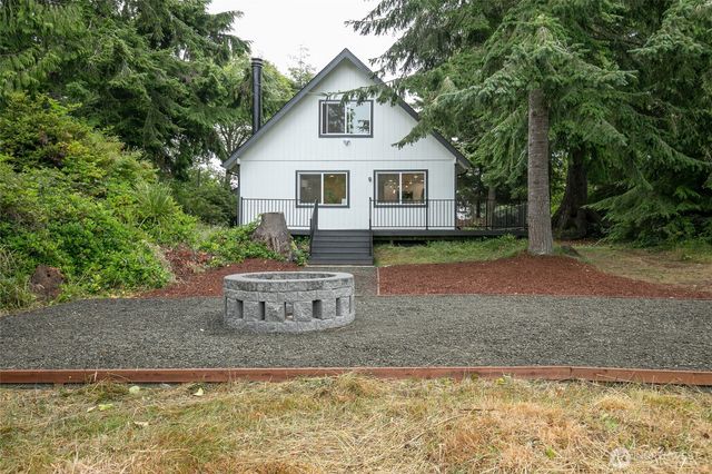 445 Bass Avenue NE, Ocean Shores, WA 98569