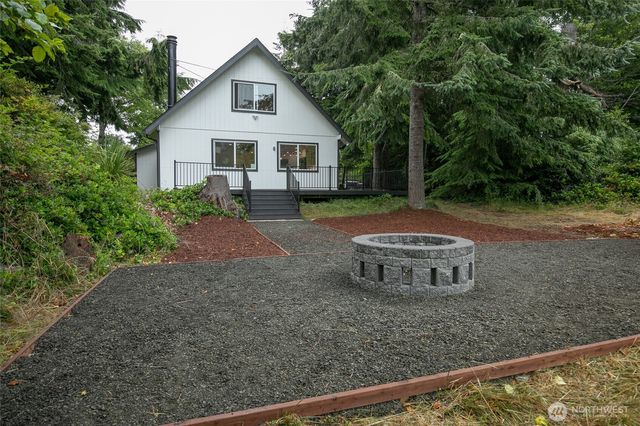 445 Bass Avenue NE, Ocean Shores, WA 98569