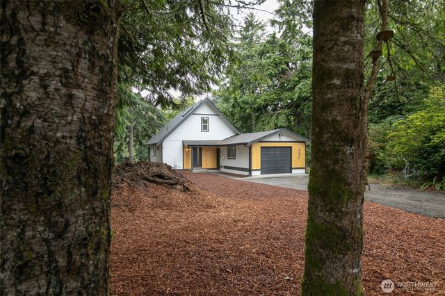 445 Bass Avenue NE, Ocean Shores, WA 98569